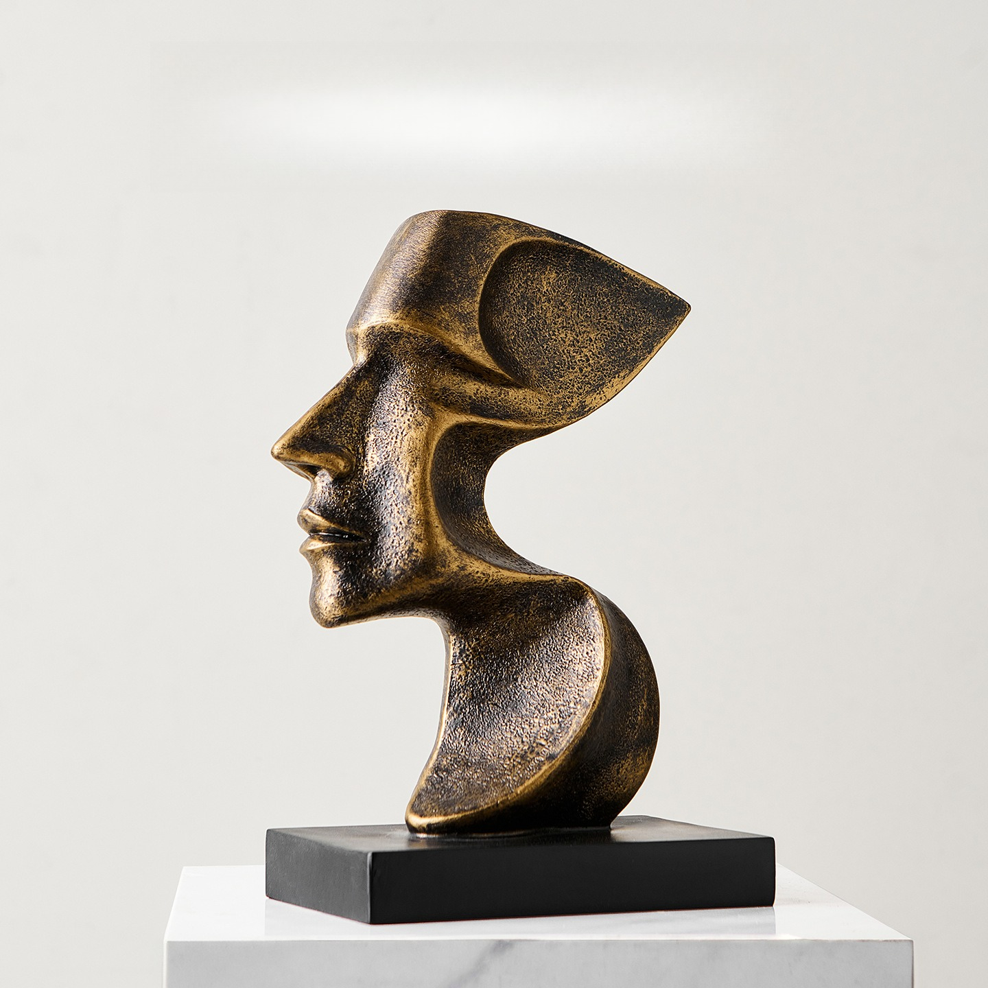 Creative Human Figurine Sculpt - Resin Art Gift For Anniversary ulasan dan harga